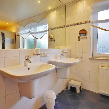 Komfort-fewo Traumblick Am Sonnenlift Mit Grosser Infrarotsauna Willingen (Upland)